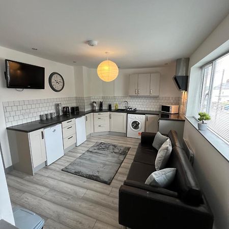 Cosy Modern Apartment Уоррингтон Экстерьер фото