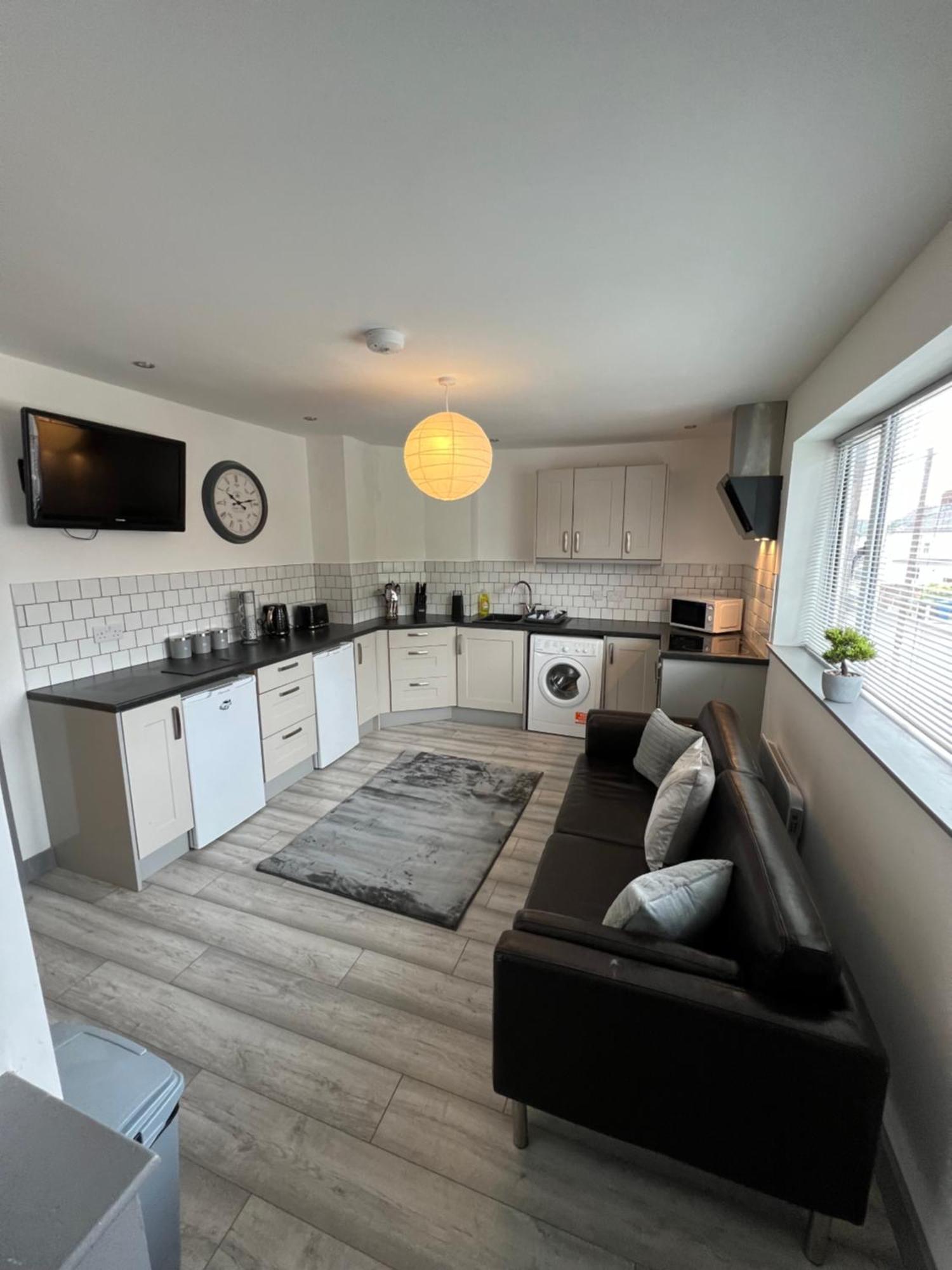Cosy Modern Apartment Уоррингтон Экстерьер фото