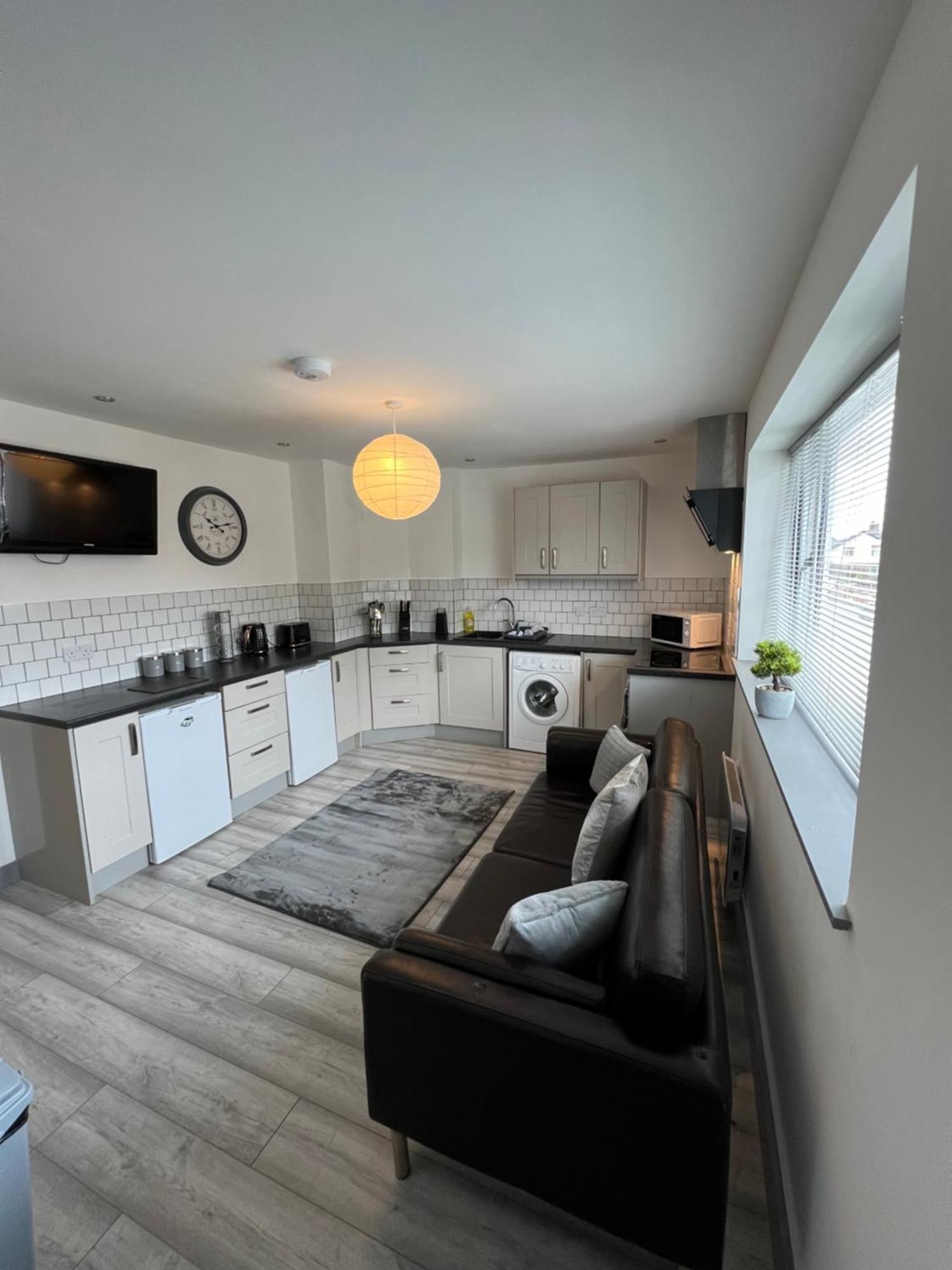 Cosy Modern Apartment Уоррингтон Экстерьер фото