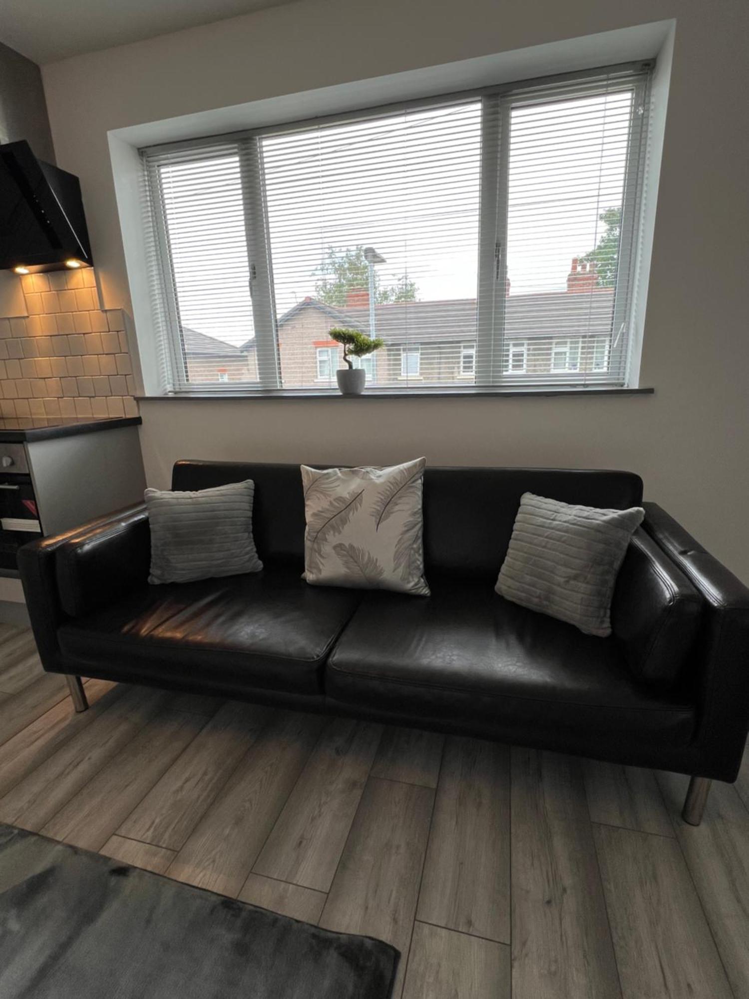Cosy Modern Apartment Уоррингтон Экстерьер фото