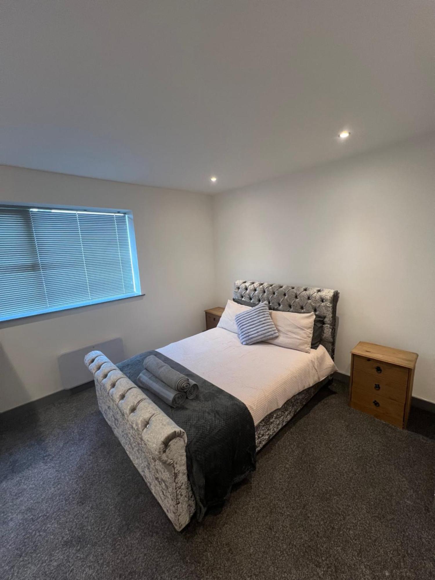 Cosy Modern Apartment Уоррингтон Экстерьер фото