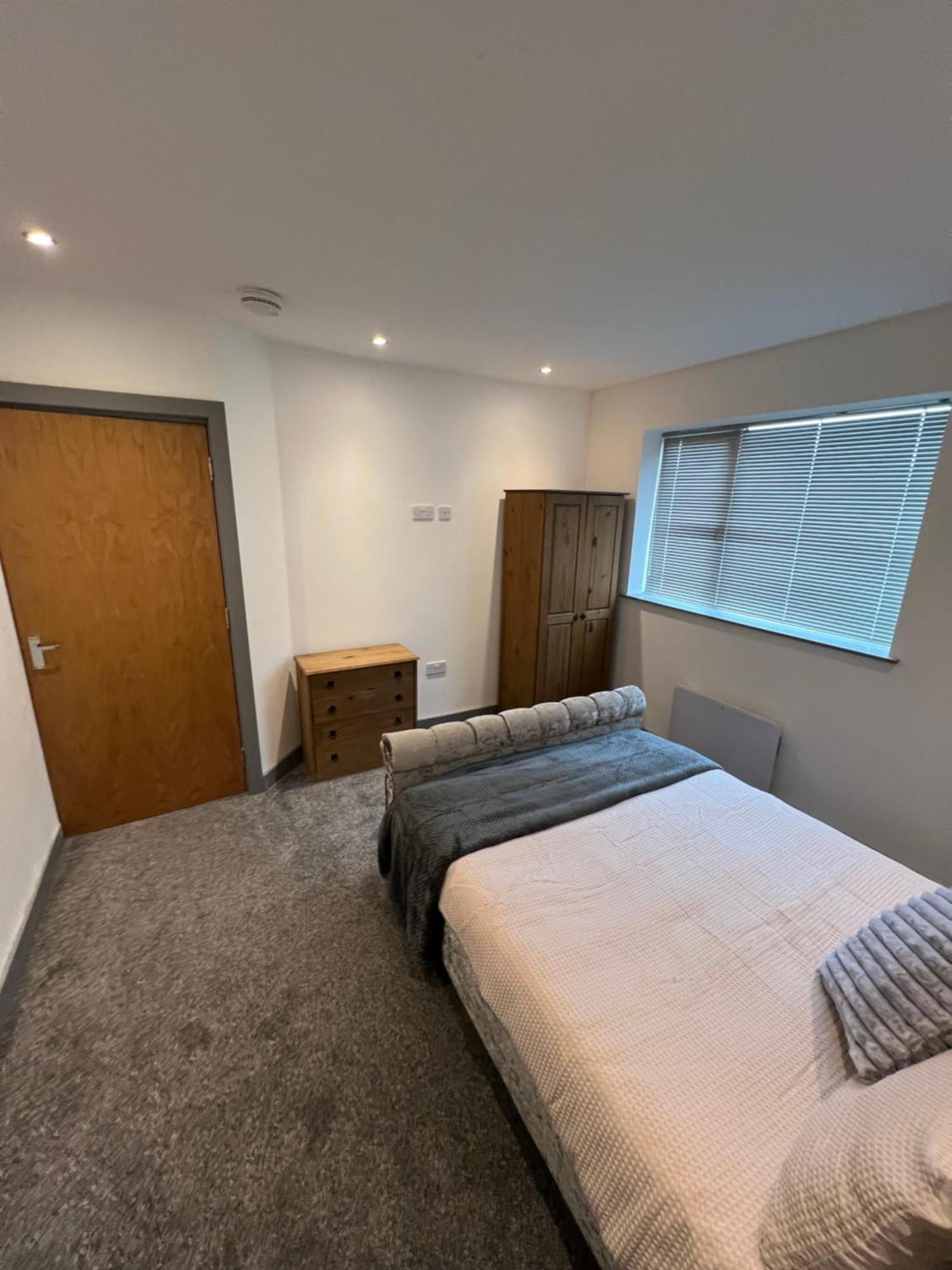 Cosy Modern Apartment Уоррингтон Экстерьер фото